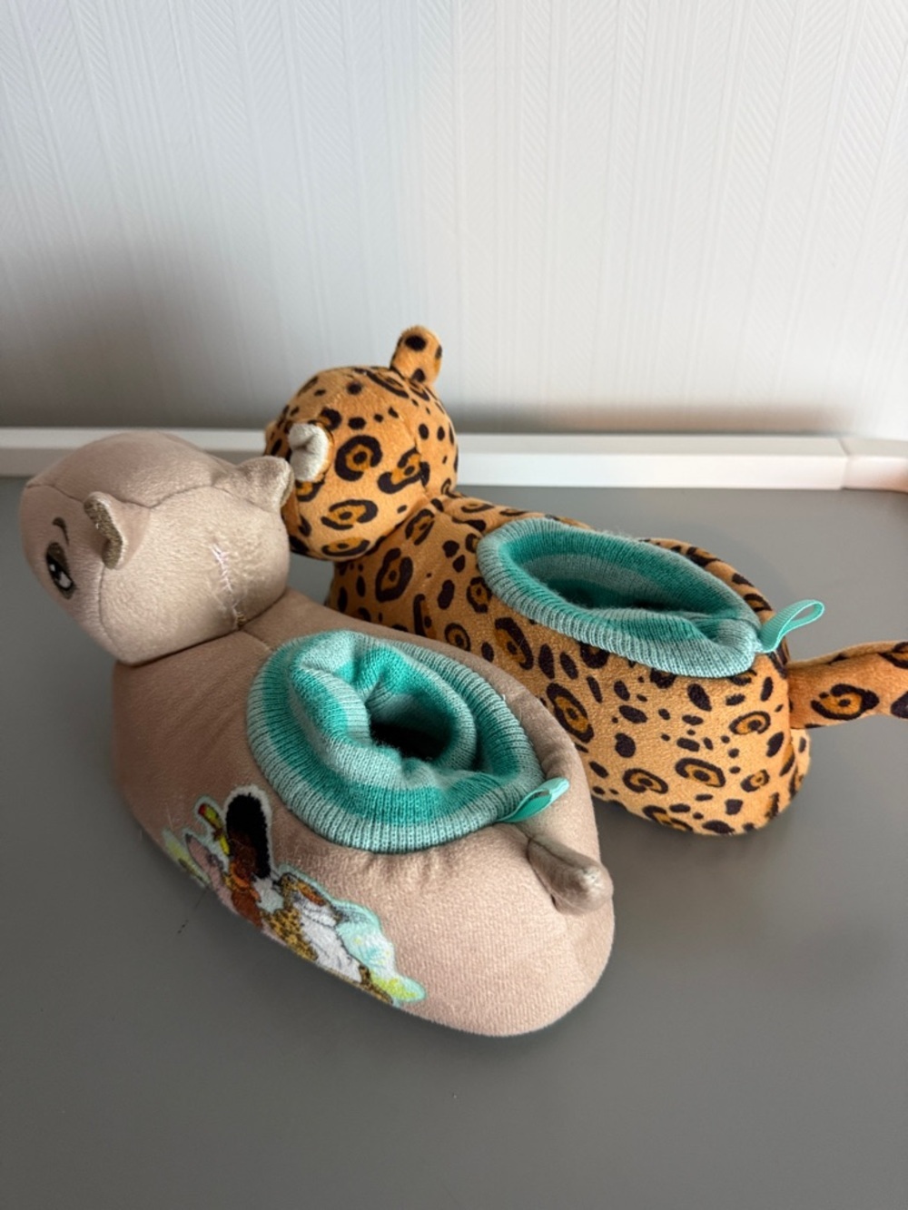 Disney Encanto Antonio's Animals Kids Plush Slippers size 11/12 - Picture 3 of 4
